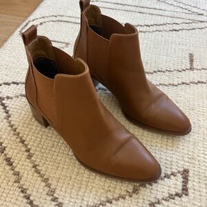 Everlane The Heel Ankle Chelsea Boots